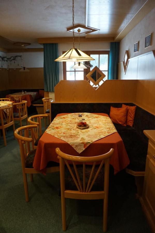 Haus Alpengruss Hotel Sankt Leonhard im Pitztal Bagian luar foto